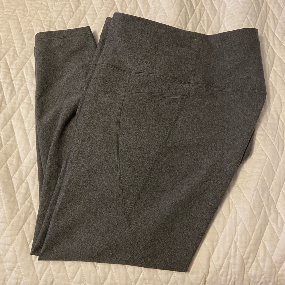 Grey leggings with side pockets